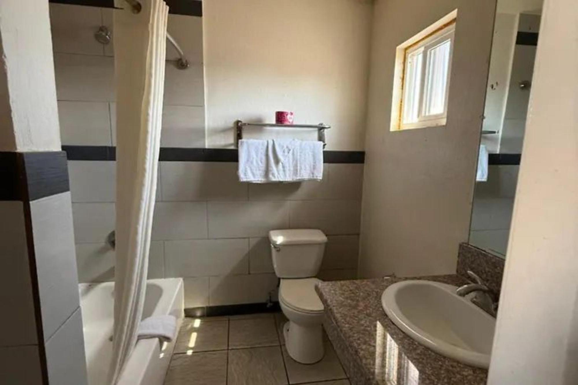 Robinhood Motel Anaheim West Εξωτερικό φωτογραφία